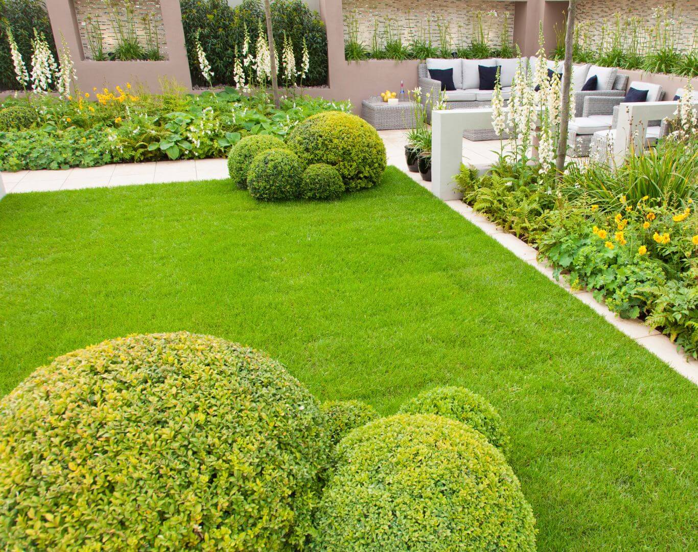 Commercial lawn care services in Big Coppitt, FL by Gardens of Eden